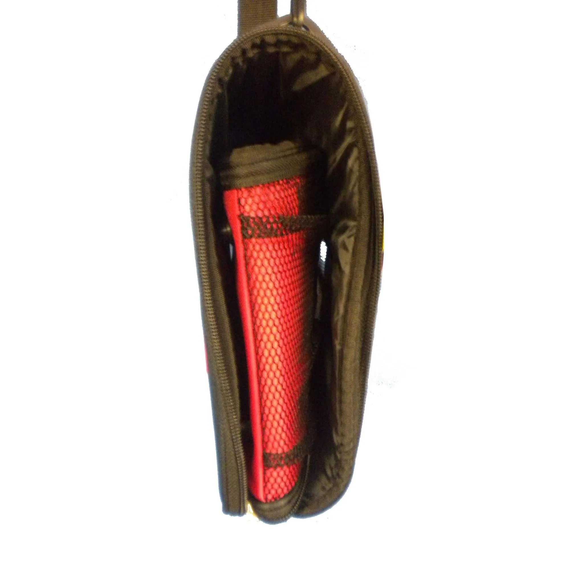 Airline-approved folding pet carrier with adjustable strap. Explorer